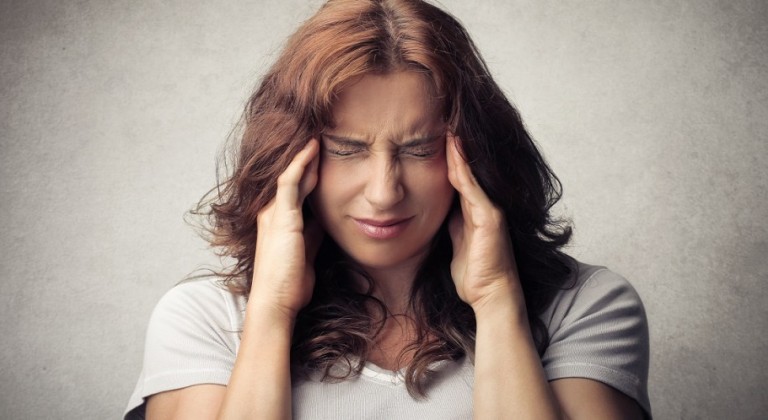 تعرفي عليها  : آلام جسدية مرتبطة بحالتكِ النفسية.. !