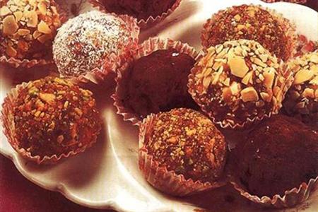 كرات التمر بالمكسرات