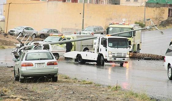 إنهيار عمود كهرباء في السعودية نتيجة حادث مروري