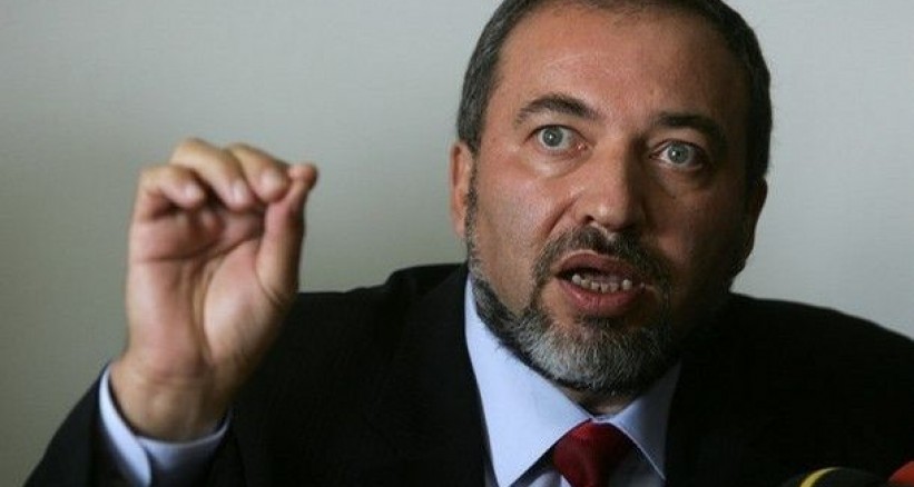 ليبرمان: ينبغي الرد على الصواريخ بقوة وعدم الإكتفاء بقصف المناطق الخالية