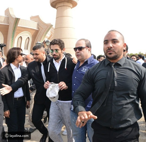 سبب غير متوقع يجبر عائلة محمود عبد العزيز على تغير موعد العزاء