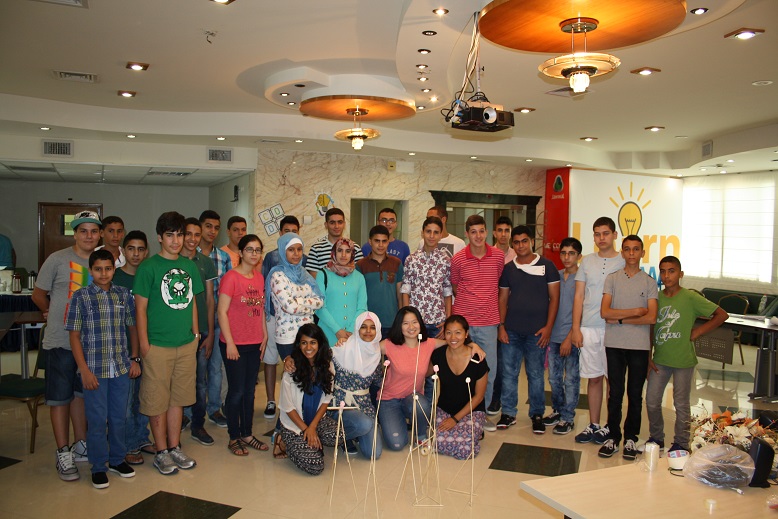 جوال تبدأ بتنفيذ برنامج "تعلم البرمجة" في الضفة وغزة