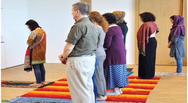 سويسرا: سيدة تؤم المصلين وأخرى تخطب للجمعة