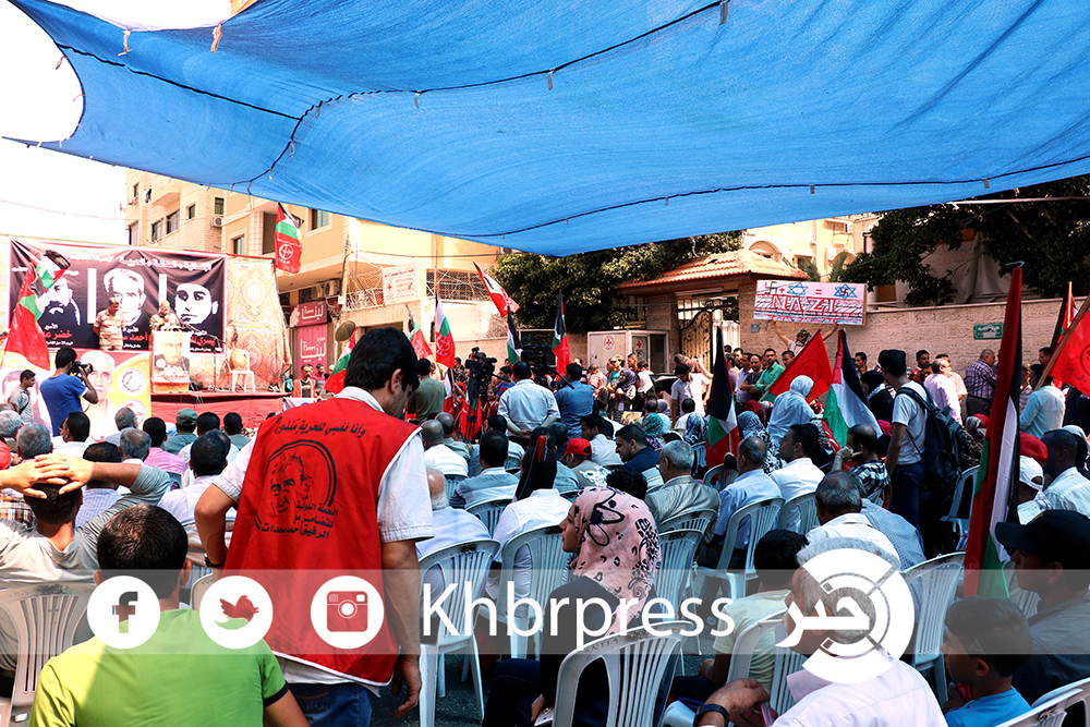 خلال وقفة جماهيرية أمام الصليب الأحمر