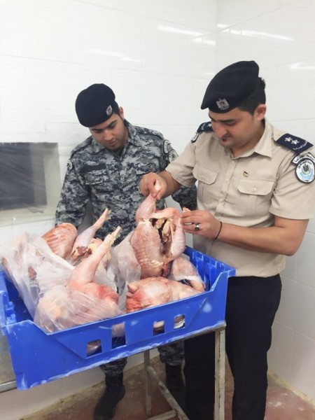 شرطة طولكرم تتلف 15 طناً من الدجاج الروك غير مطابق للمواصفات