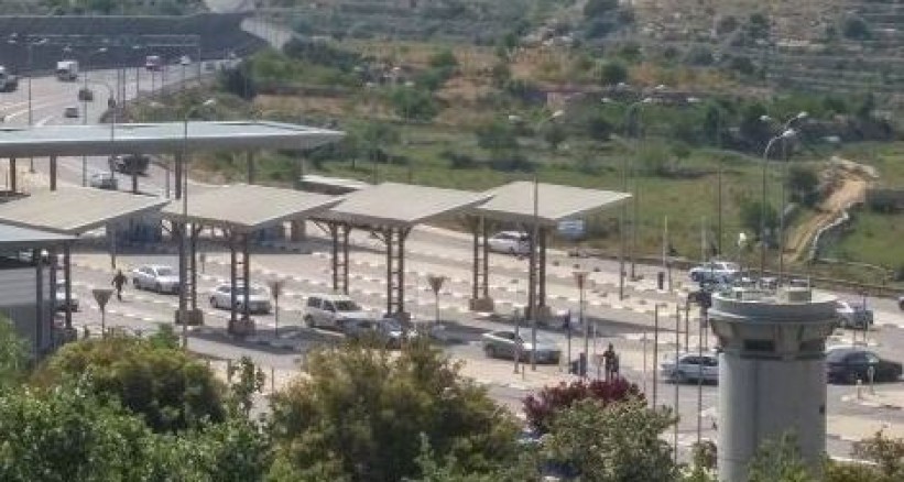 إغلاق حاجز "النفق" بعد تعرض أحد جنود الاحتلال لإطلاق نار