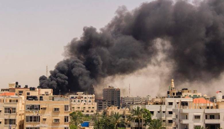 بسبب ماس كهربائي.. اندلاع حريق داخل منزل في مخيم الشاطئ غرب مدينة غزة