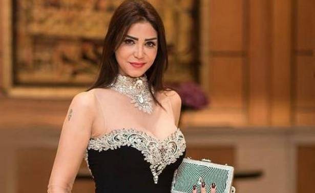 إيناس عز الدين تنجو من حادث مروع