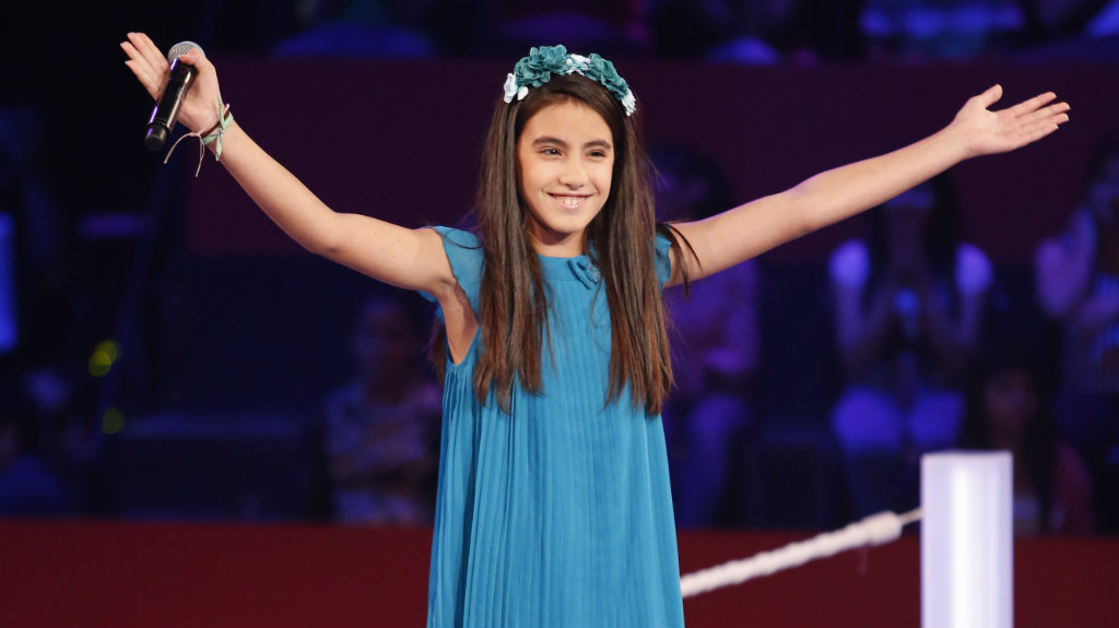 نجمة The voice kids لين الحايك تتلقى التكريم من عقيلة مجلس الوزراء اللبناني