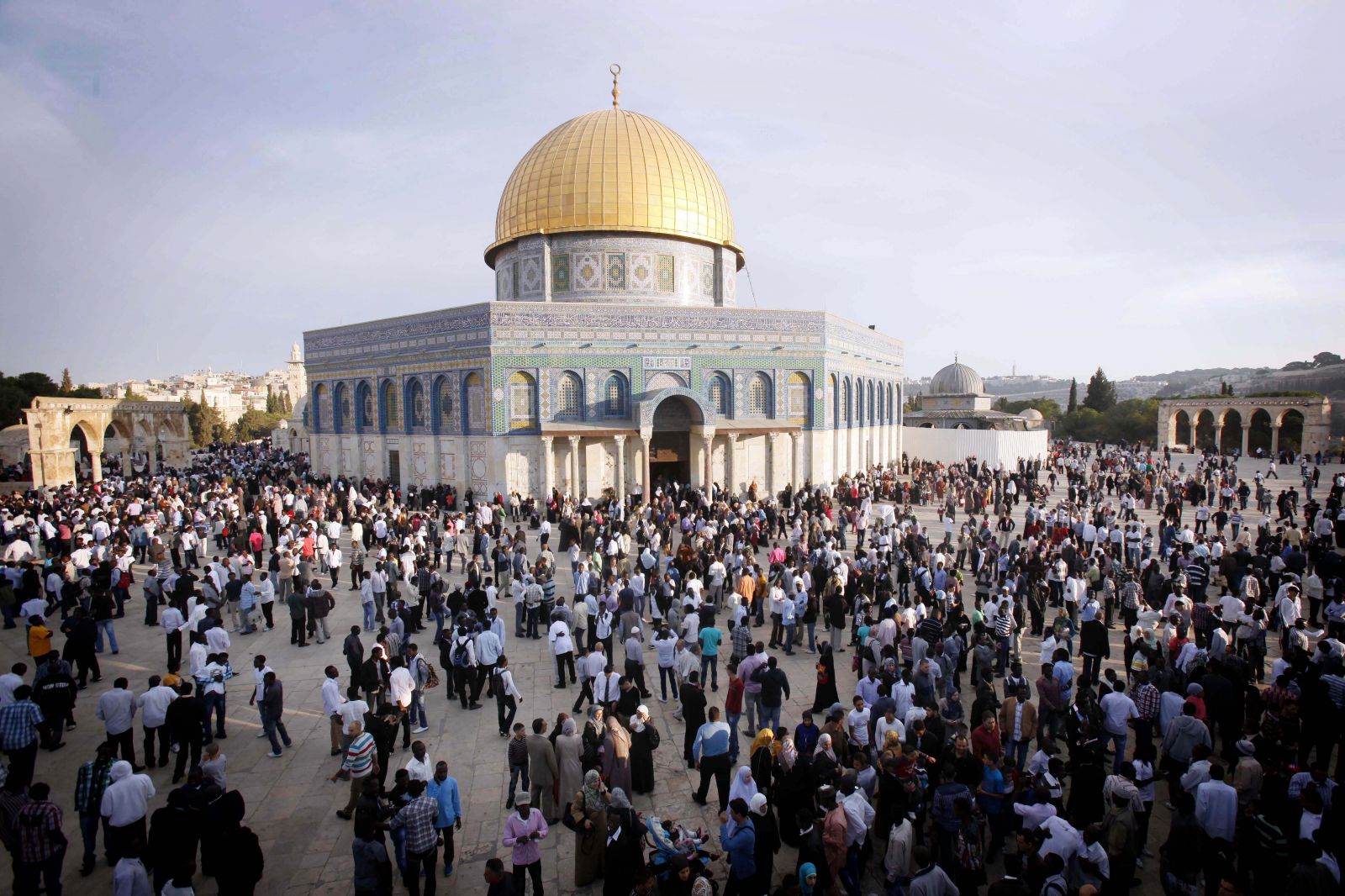 سلطات الاحتلال تلغي سفر عشرات المصلين من سكان غزة لأداء الصلاة في المسجد الاقصى