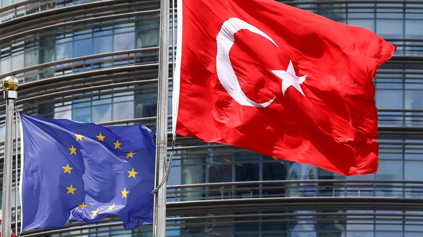 برنامج أوروبي لإصدار بطاقات نقدية للمهاجرين في تركيا