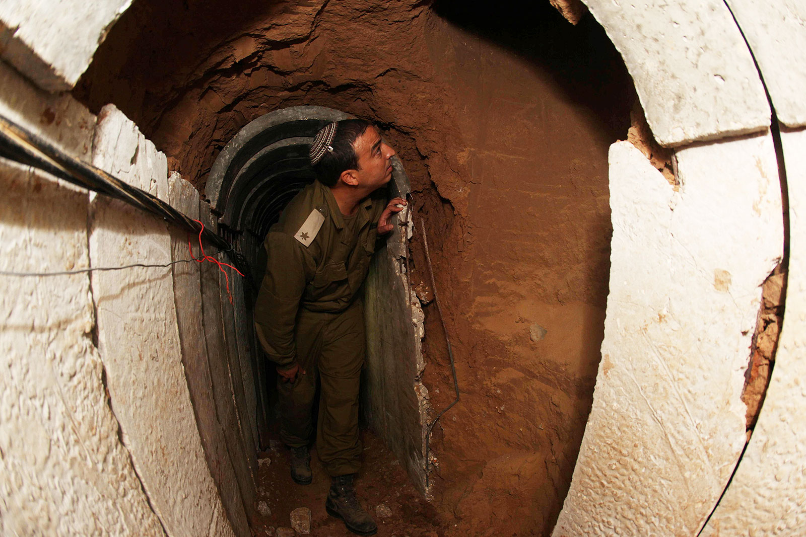 اسرائيل تريد مقايضة أنفاق حماس بميناء لغزة