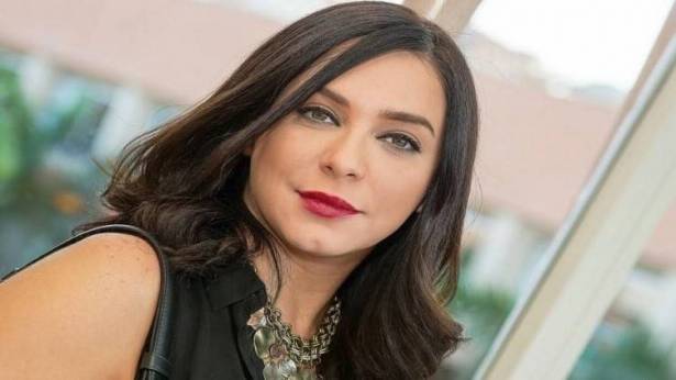 سلاف فواخرجي تنشر صورة ابنيها مع أسماء الأسد في احتفالات عيد الميلاد