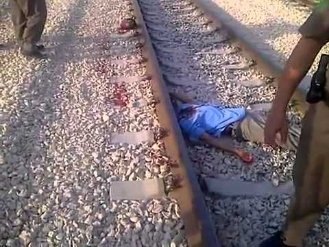 فيديو +18.. لقطات مروعة لقطار يقطع رأس شاب منتحر بالسعودية