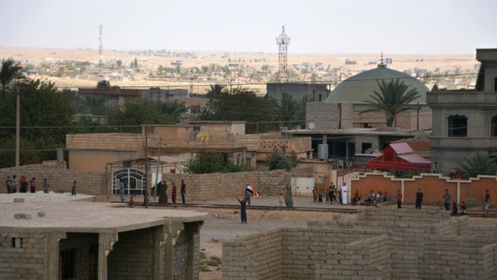 مسيحيون عراقيون يعودون إلى دير دمرته داعش جنوب الموصل