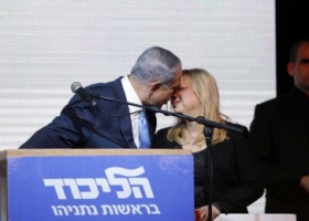 نتنياهو يقبل سارة 13 قبلة اثناء خطابه