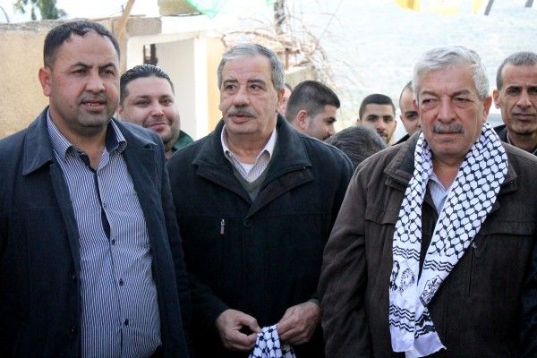 هيئة مقاومة الجدار تسلم مساعدات للمزارعين في جنين وطوباس