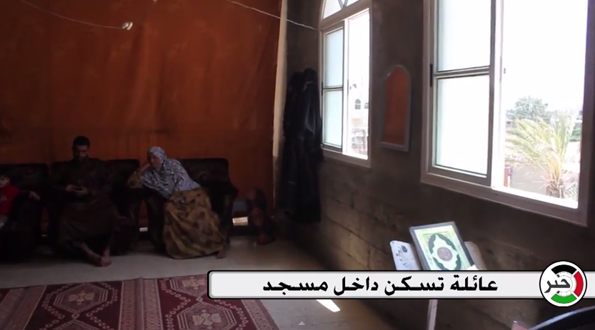 بالفيديو : بعد عام على الحرب ... عائلات تسكن المساجد  "مشاهد مؤثرة"