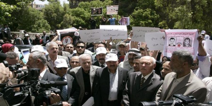 وقفة تضامنية مع الأسرى أمام الصليب الأحمر بدمشق