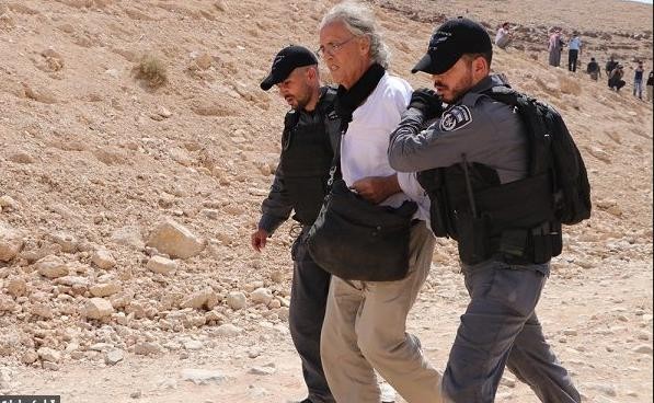 محكمة الاحتلال تقرر ترحيل المتضامن الفرنسي رومانو 