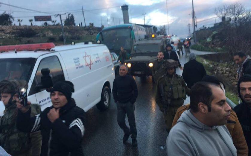 صورة مؤلمة: إصابة شاب دهسه مستوطن شمال الخليل