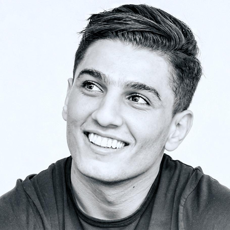 محمد عساف يُبكي إحدى معجباته والسبب؟
