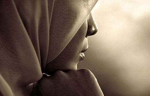 بالفيديو : دخلت عليها أمها في منتصف الليل فوجدتها تفعل فعلاً لم تتخيله!