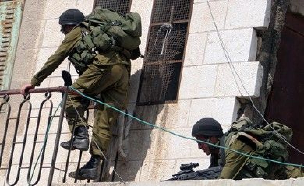 الإحتلال يستولي على منزل ويحوله لنقطة مراقبة