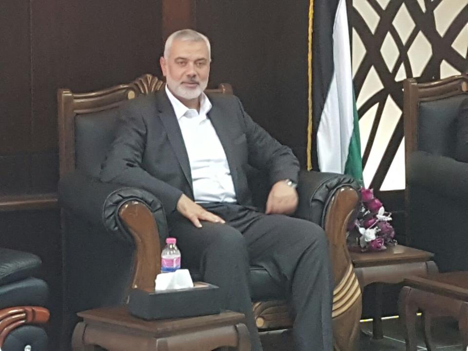 بالصور: هنية يغادر قطاع غزة إلى الديار الحجازية لأداء فريضة الحج