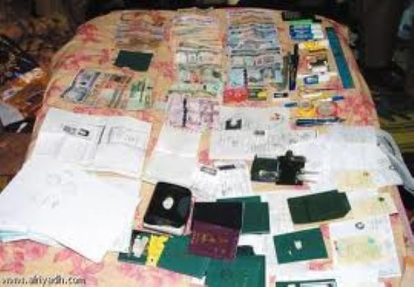 شرطة الاحتلال تعتقل فلسطينياً بزعم تزويره لبطاقات الهوية