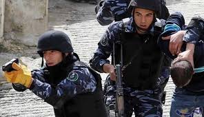 القبض على شخصين سرقا 200 ألف دولار من منزل متسولة في بير نبالا