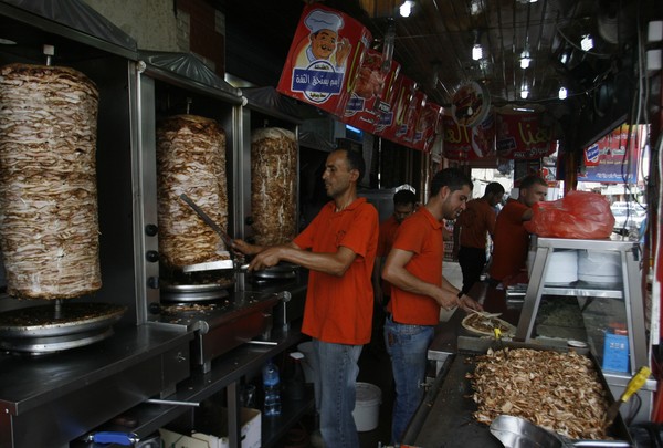 بالفيديو :بعد إشكالية الباز مع الوزارة وهيئة أصحاب المطاعم ..هل يحتاج الأمر لتدخل جهات عليا ؟