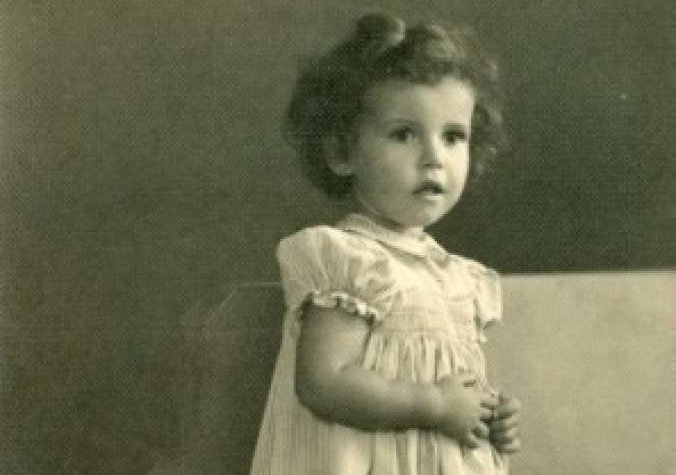 خمنوا هذه الطفلة الجميلة أي نجمة الآن؟