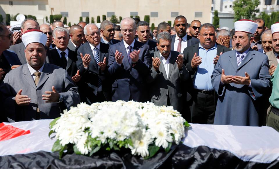 بالصور: في جنازة عسكرية مهيبة حركة فتح تشيع جثمان الفريق أبو غربية برام الله