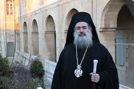 الفصائل تؤكد رفضها لقطع راتب المطران عطا الله حنا