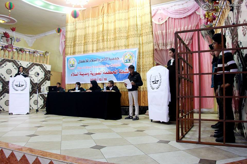 بالصور: محكمة صورية لأطفال غزة تحكم بـ"الاعدام" على قادة الاحتلال