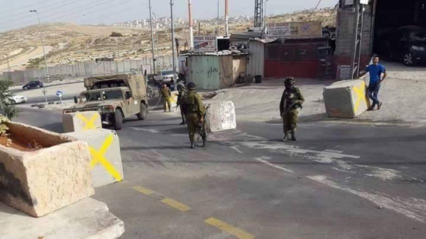 قوات الاحتلال تُغلق مداخل بلدة حزما شمال شرق القدس المحتلة