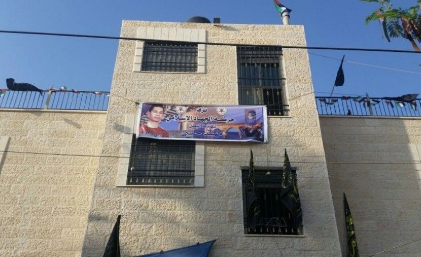 مخابرات الاحتلال تستدعي والد الشهيد مهند الحلبي وأفراد من عائلته