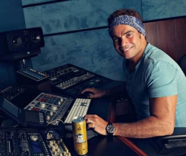 بالصور : ساعة عمرو دياب تحدث ضجة.. تعرفوا على سعرها الباهظ!