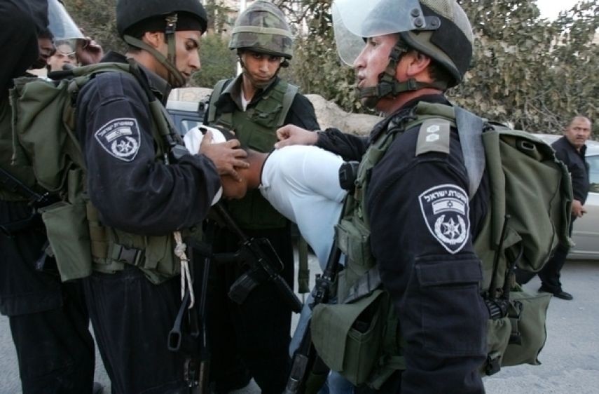 الاحتلال يعتقل 27 عاملاً فلسطينياً بأم الفحم
