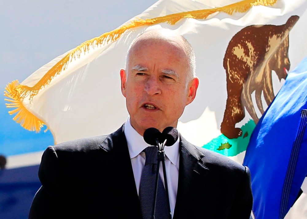 حاكم كاليفورنيا يتمرد على ترامب