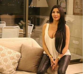 لاميتا فرنجية تخطف الأنظار في أول إطلالة لها بعد الولادة