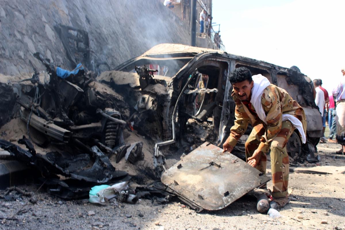 تنظيم الدولة يتبنى هجمات عدن والهجوم على قاعدة للتحالف