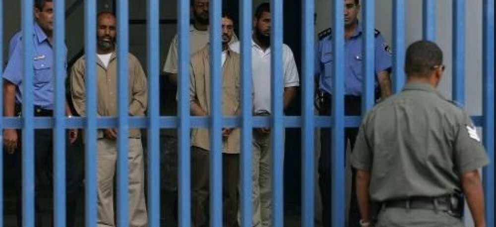 ستة أسرى يدخلون أعواماً جديدة في سجون الاحتلال