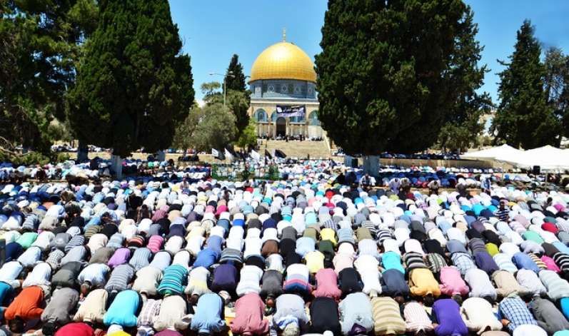 سلطات الاحتلال تمنع الغزيين من صلاة الجمعة في المسجد الأقصى