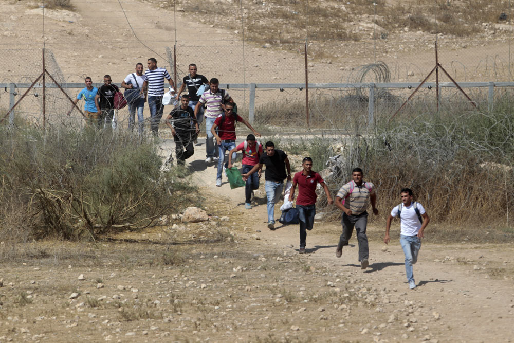 اعتقال 37 عاملاً فلسطينياً بأراضي الـ48