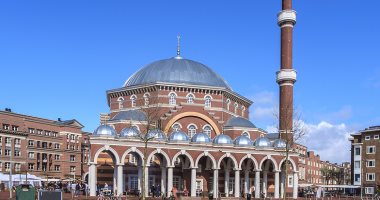 على غرار إسرائيل.. هولندا تمنع رفع الأذان عبر مكبرات الصوت