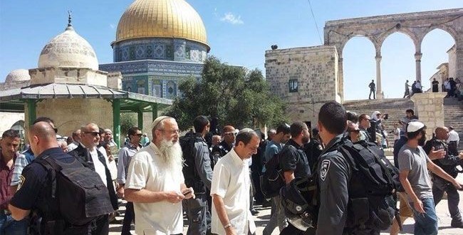 اقتحامات جديدة للمستوطنين واحتجاز شاب في الأقصى