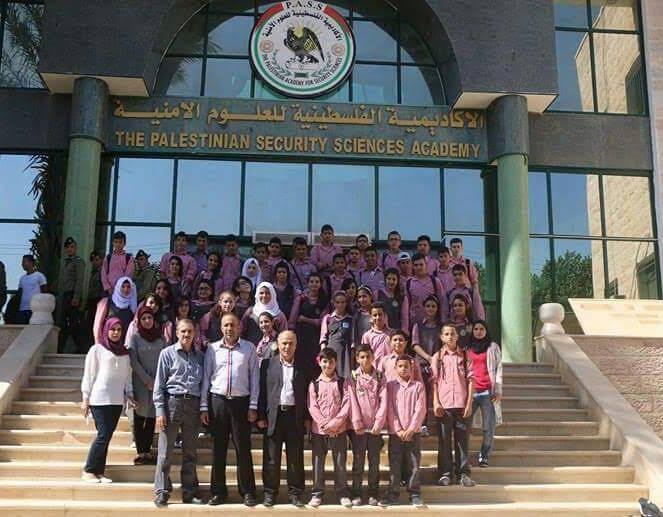 وفد من طلبة المدرسة العالمية في رام الله يزورن جامعة الاستقلال في أريحا
