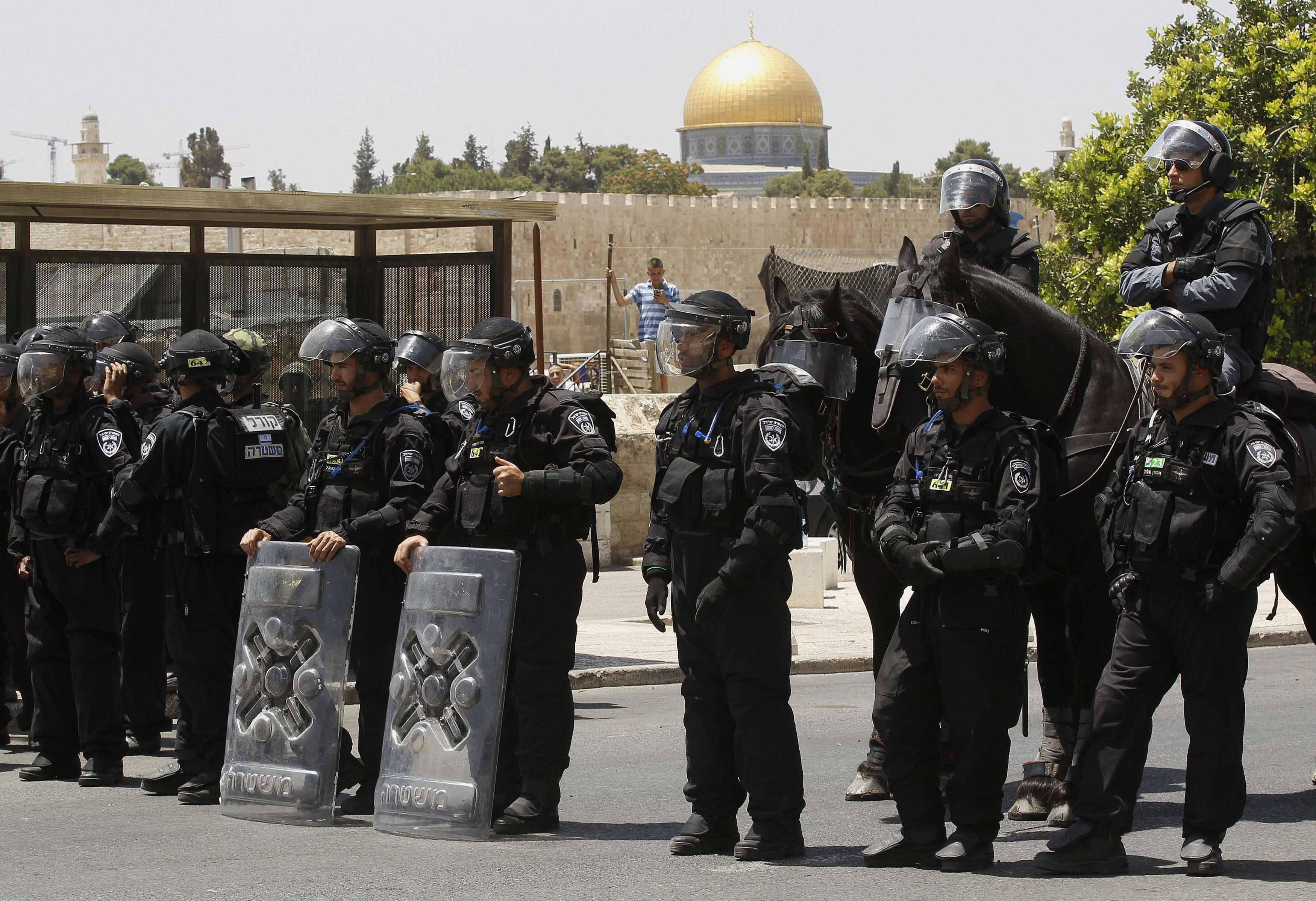 إجراءات مشددة وقيود على حركة المصلين في الجمعة الثالثة من رمضان بالقدس